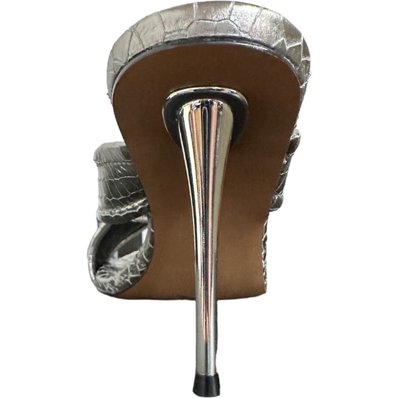 BCBGMAXAZRIA Women’s Talli Metallic Leather Pewter Sandals - Picture 3 of 7